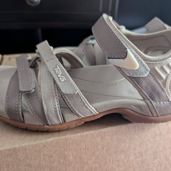 TEVA Women's Sandals Sz 6.5 BRAND NEW - Picture 1 of 7